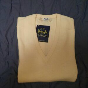 Handsome Gentleman's Pringle NWT thick Cashmere Sweater made in Scotland